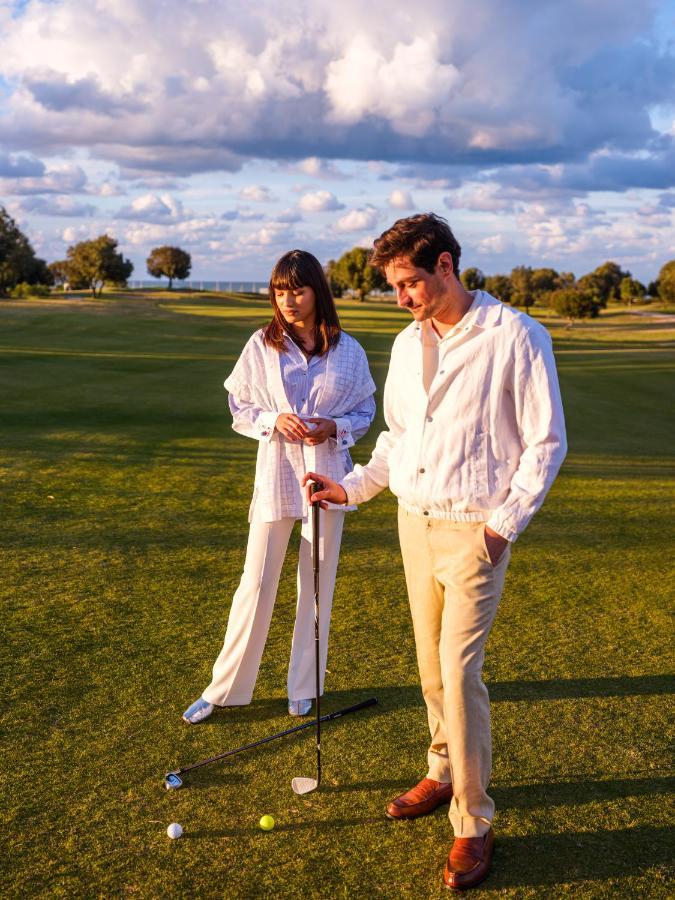 מלון The View בוזניקה מראה חיצוני תמונה Golfers wearing white